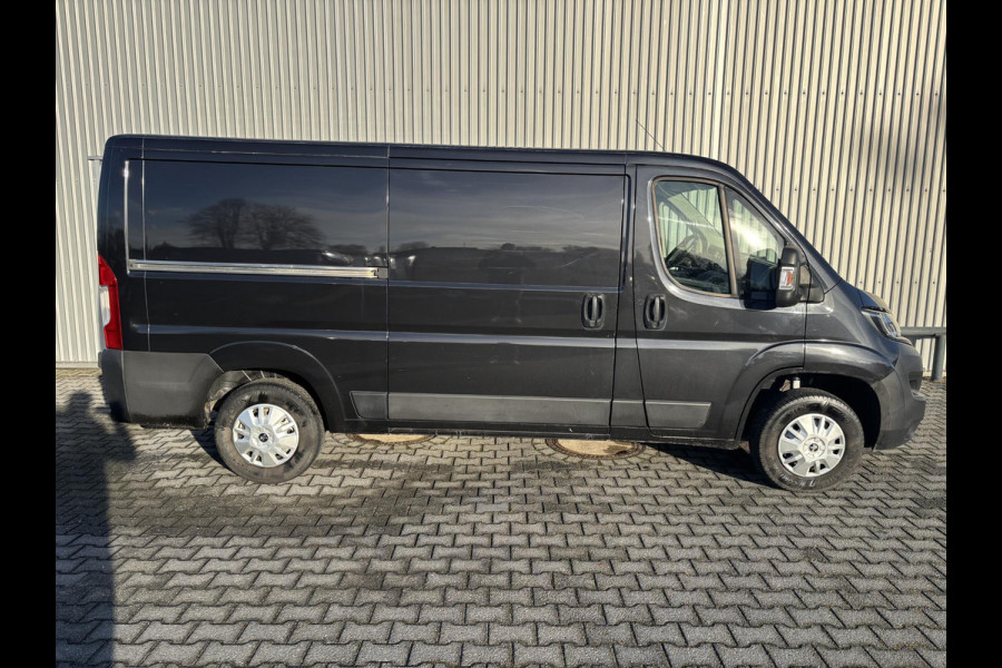 Peugeot Boxer 330 2.2 BlueHDi 140 L2H1*A/C*CRUISE*NAVI*HAAK*3PER
