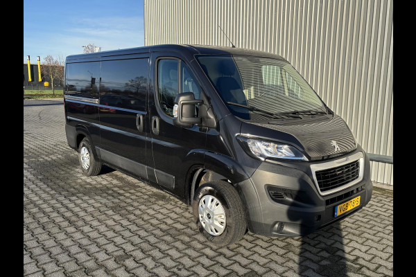 Peugeot Boxer 330 2.2 BlueHDi 140 L2H1*A/C*CRUISE*NAVI*HAAK*3PER