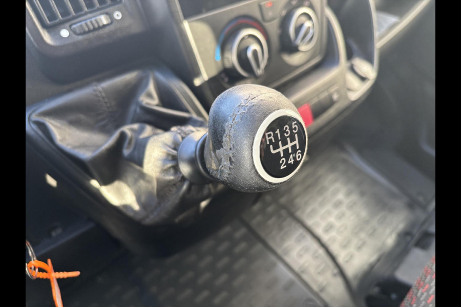 Peugeot Boxer 330 2.2 BlueHDi 140 L2H1*A/C*CRUISE*NAVI*HAAK*3PER