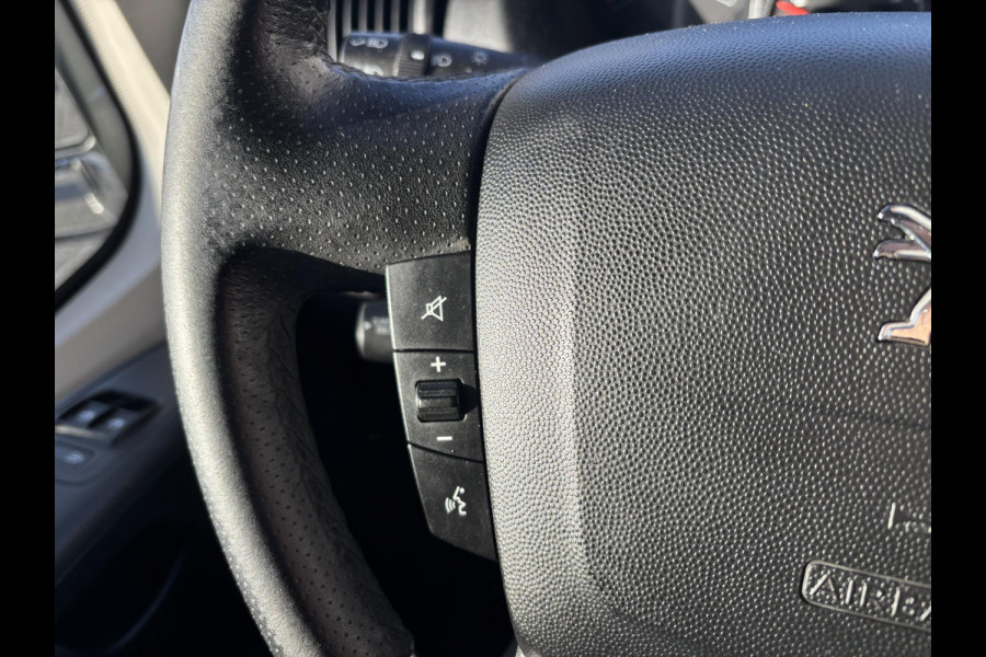 Peugeot Boxer 330 2.2 BlueHDi 140 L2H1*A/C*CRUISE*NAVI*HAAK*3PER