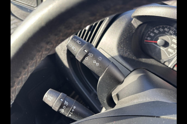 Peugeot Boxer 330 2.2 BlueHDi 140 L2H1*A/C*CRUISE*NAVI*HAAK*3PER