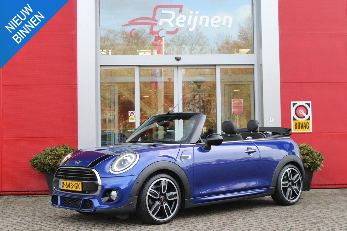 MINI Cabrio 1.5 136PK COOPER JCW | JOHN COOPER WORKS PAKKET | SPORTSTOELEN MET LEDEREN BEKLEDING EN STOELVERWARMING | NAVIGATIE | KEYLESS ENTRY / START | APPLE CARPLAY | PARKEERSENSOREN VOOR EN ACHTER | LED KOPLAMPEN | UNION JACK LED ACHTERLICHTEN |  CLIMATE CONTROL | 18" LICHTMETALEN VELGEN JOHN COOPER WORKS | CRUISE CONTROL | IN HOOGTE VERSTELBARE ARMSTEUN | DONKERE HEMELBEKLEDING |