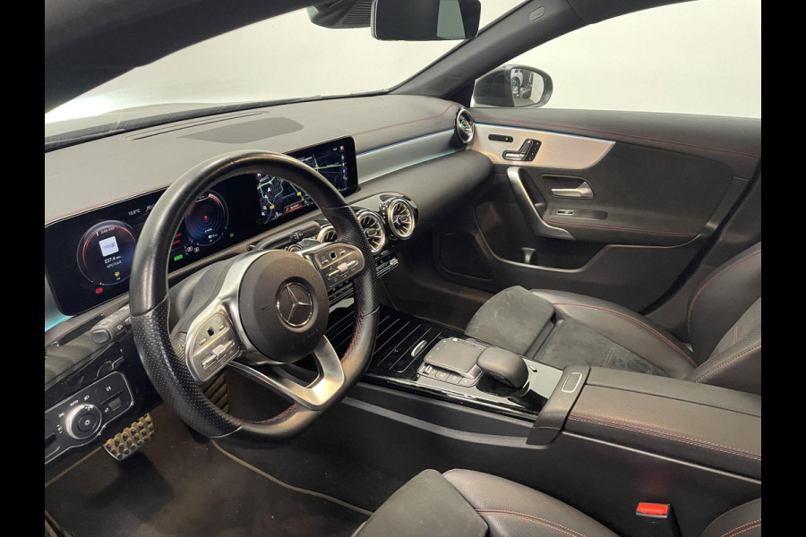 Mercedes-Benz CLA-Klasse Shooting Brake 250 e Business Solution AMG Limited Panoramadak Navigatie Apple Carplay/Android Auto Camera Parkeersensoren Elektrische achterklep Elektrische stoelen en verwarmd Virtual Cockpit Climate Control