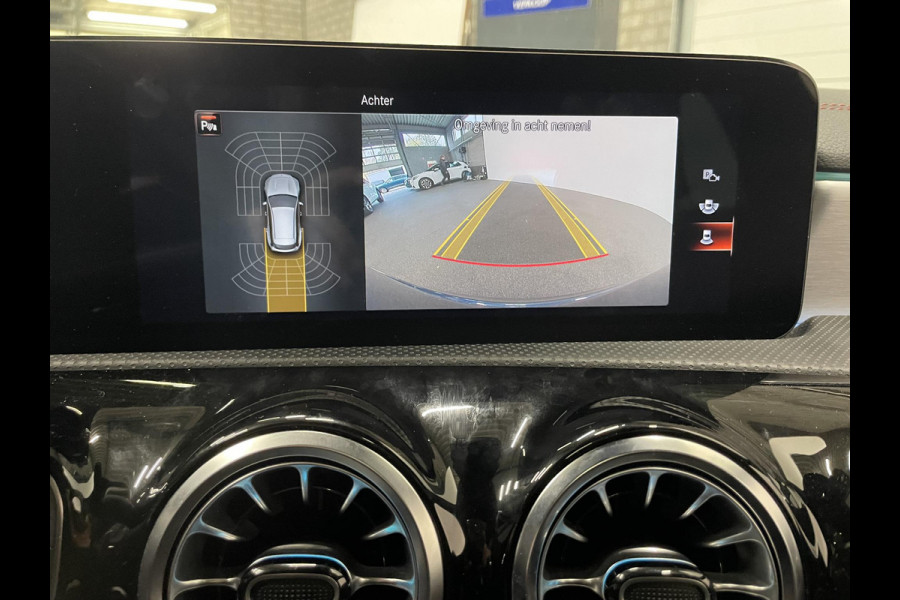 Mercedes-Benz CLA-Klasse Shooting Brake 250 e Business Solution AMG Limited Panoramadak Navigatie Apple Carplay/Android Auto Camera Parkeersensoren Elektrische achterklep Elektrische stoelen en verwarmd Virtual Cockpit Climate Control