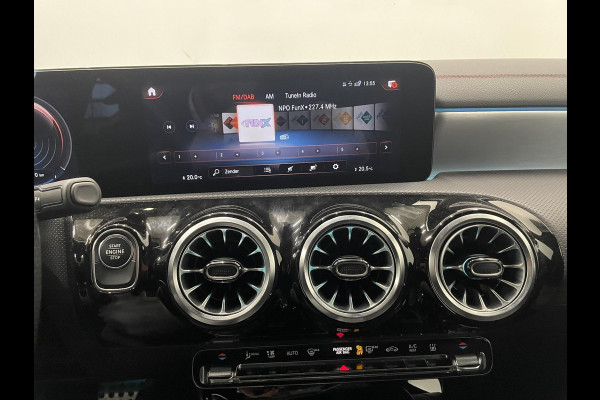 Mercedes-Benz CLA-Klasse Shooting Brake 250 e Business Solution AMG Limited Panoramadak Navigatie Apple Carplay/Android Auto Camera Parkeersensoren Elektrische achterklep Elektrische stoelen en verwarmd Virtual Cockpit Climate Control