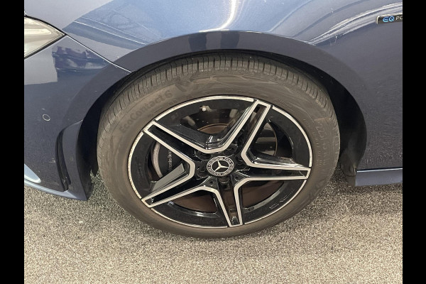 Mercedes-Benz CLA-Klasse Shooting Brake 250 e Business Solution AMG Limited Panoramadak Navigatie Apple Carplay/Android Auto Camera Parkeersensoren Elektrische achterklep Elektrische stoelen en verwarmd Virtual Cockpit Climate Control