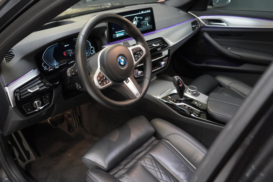 BMW 5 Serie Touring 530e Business Edition Plus | SoH 98% | Leder | Panoramadak | Trekhaak | Memory | Head-Up | M-Sportpakket