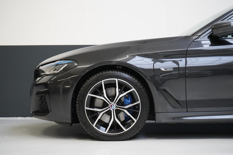 BMW 5 Serie Touring 530e Business Edition Plus | SoH 98% | Leder | Panoramadak | Trekhaak | Memory | Head-Up | M-Sportpakket