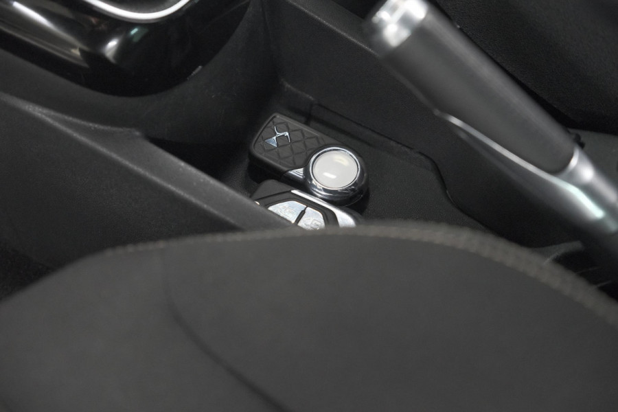 DS DS 3 PureTech 110 So Chic | Camera | Navigatie | Parkeersensoren | Climate Control