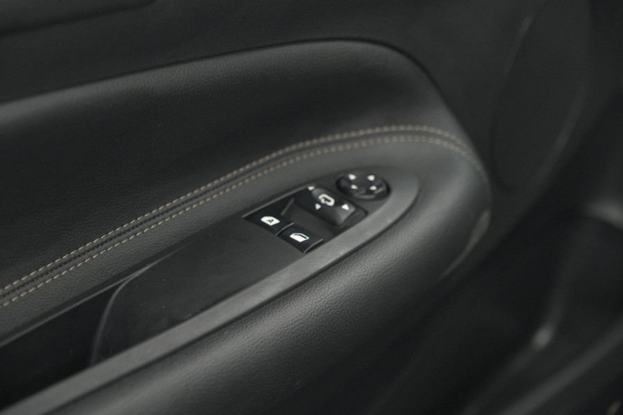 DS DS 3 PureTech 110 So Chic | Camera | Navigatie | Parkeersensoren | Climate Control