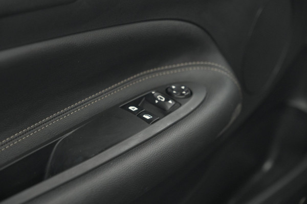 DS DS 3 PureTech 110 So Chic | Camera | Navigatie | Parkeersensoren | Climate Control