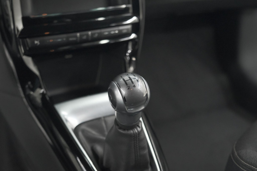 DS DS 3 PureTech 110 So Chic | Camera | Navigatie | Parkeersensoren | Climate Control