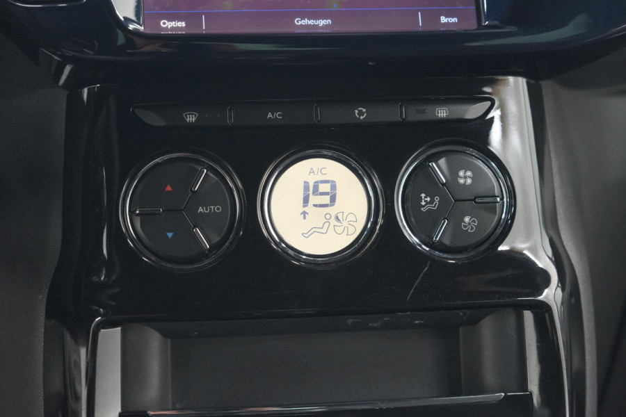 DS DS 3 PureTech 110 So Chic | Camera | Navigatie | Parkeersensoren | Climate Control