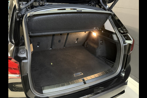 BMW X1 xDrive25e | NL auto | Leder | Carplay | Head-Up | Stoelverwarming | Full LED | Dealer onderhouden