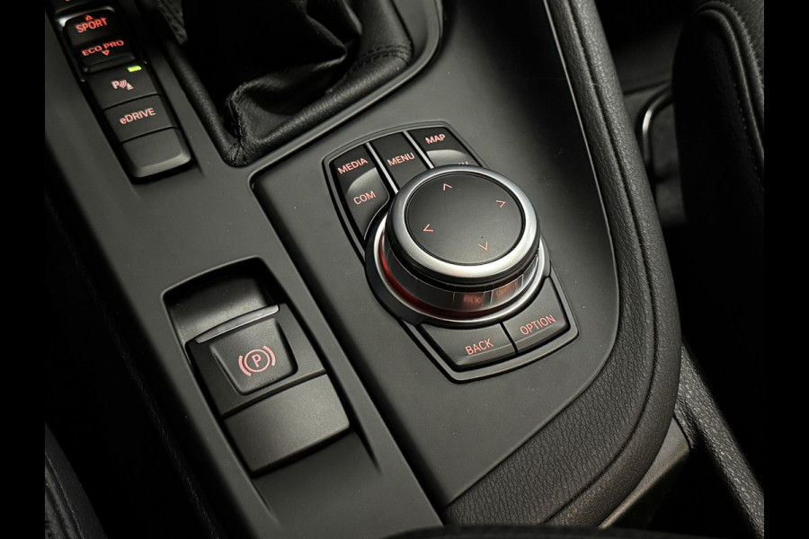 BMW X1 xDrive25e | NL auto | Leder | Carplay | Head-Up | Stoelverwarming | Full LED | Dealer onderhouden