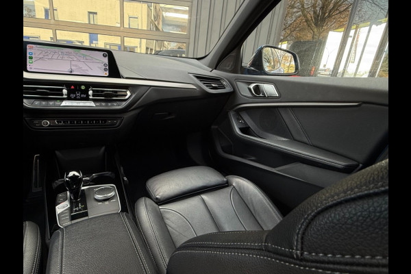 BMW 1-serie 118i M-Sport vol Leer Bovag garantie Apple carplay Misano bleu