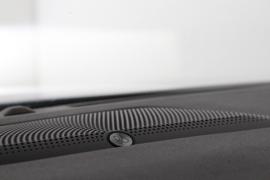 Ford Kuga 2.5 PHEV ST-Line X 225pk > Winterpakket/Trekhaak/all season/Frozen White/Plug-in hybride