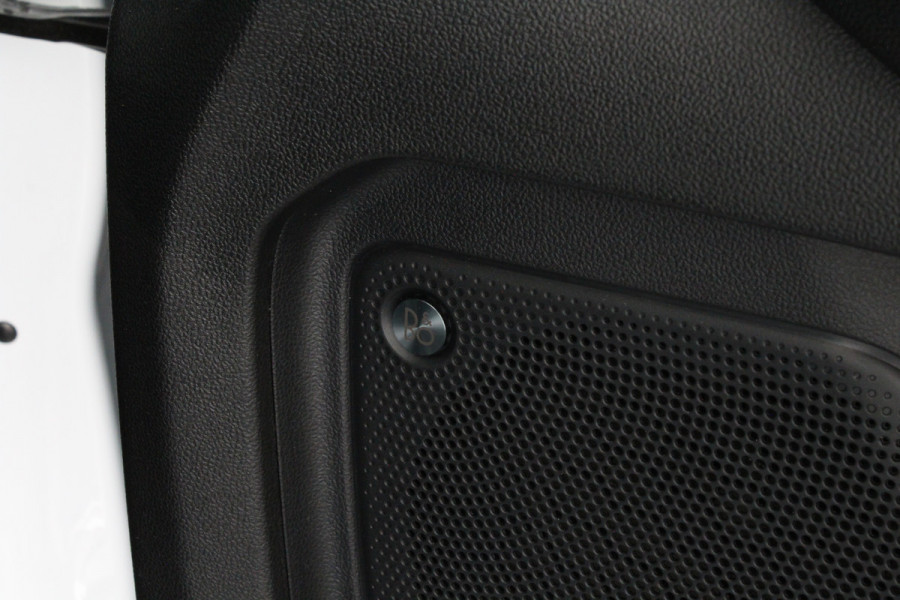 Ford Kuga 2.5 PHEV ST-Line X 225pk > Winterpakket/Trekhaak/all season/Frozen White/Plug-in hybride