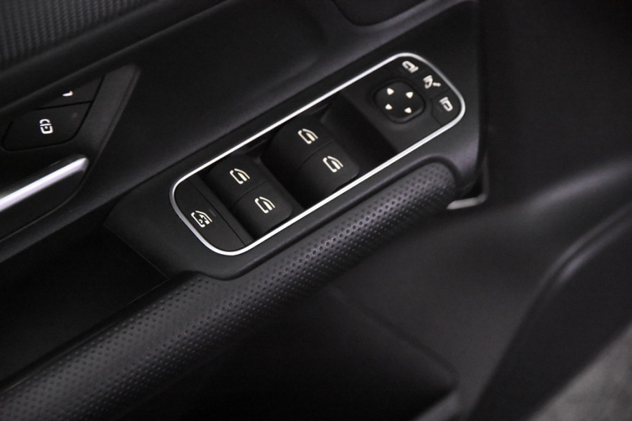 Mercedes-Benz B-Klasse 180 *Widescreen*Navigatie*Panoramadak*Stoelverwarming*