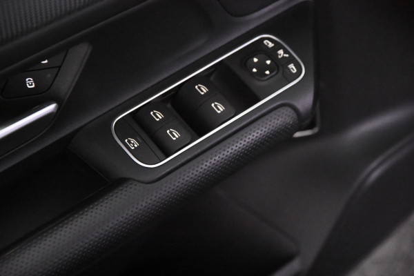 Mercedes-Benz B-Klasse 180 *Widescreen*Navigatie*Panoramadak*Stoelverwarming*