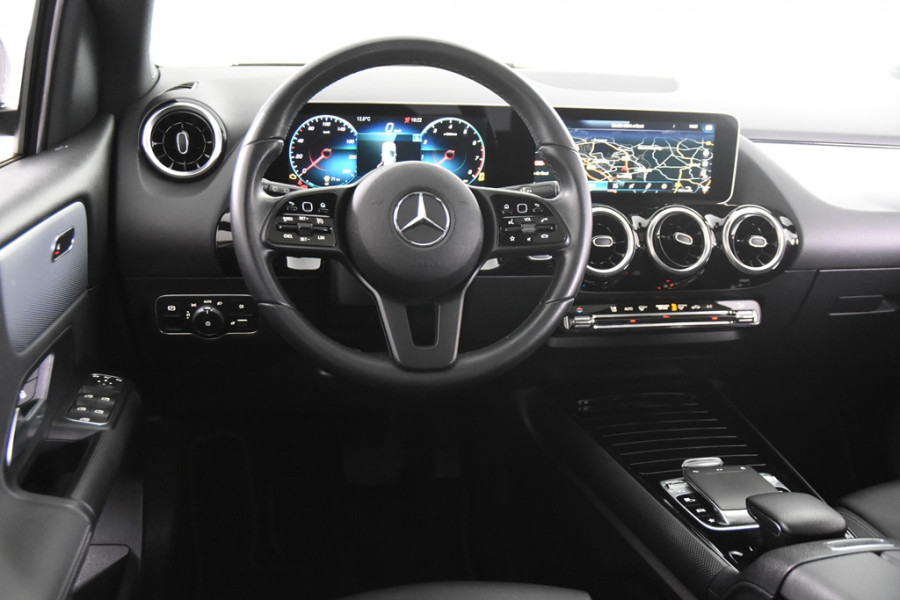 Mercedes-Benz B-Klasse 180 *Widescreen*Navigatie*Panoramadak*Stoelverwarming*