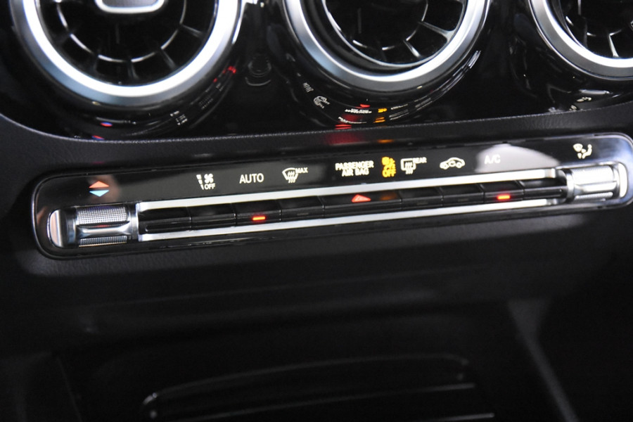 Mercedes-Benz B-Klasse 180 *Widescreen*Navigatie*Panoramadak*Stoelverwarming*