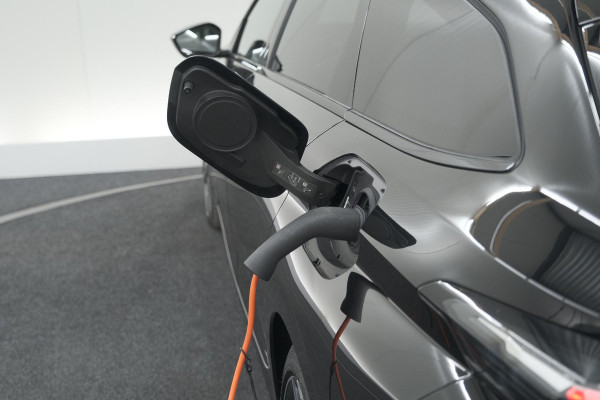 Peugeot 308 SW 1.6 Plug-in Hybrid 180 Allure | Camera | Adaptieve Cruise Control | Navigatie