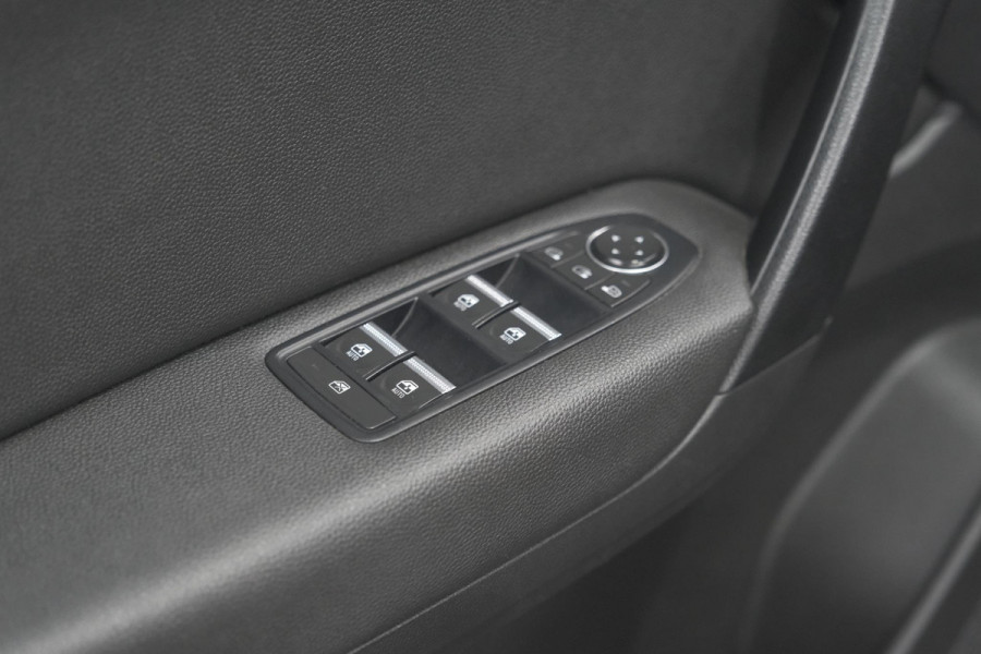 Renault Captur TCe 130 Intens | Trekhaak | Navigatie | Carplay | 18 Inch