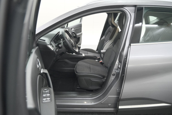 Renault Captur TCe 130 Intens | Trekhaak | Navigatie | Carplay | 18 Inch