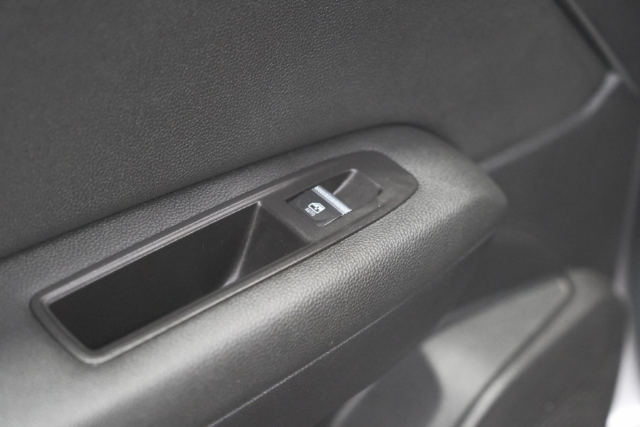 Renault Captur TCe 130 Intens | Trekhaak | Navigatie | Carplay | 18 Inch