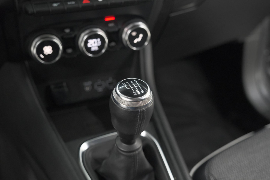 Renault Captur TCe 130 Intens | Trekhaak | Navigatie | Carplay | 18 Inch