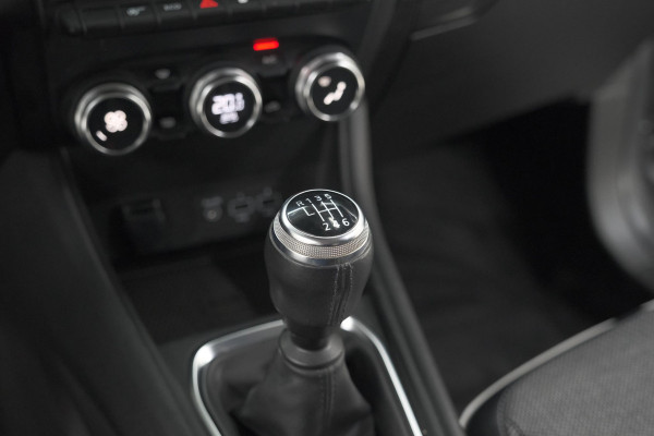 Renault Captur TCe 130 Intens | Trekhaak | Navigatie | Carplay | 18 Inch