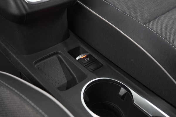 Renault Captur TCe 130 Intens | Trekhaak | Navigatie | Carplay | 18 Inch