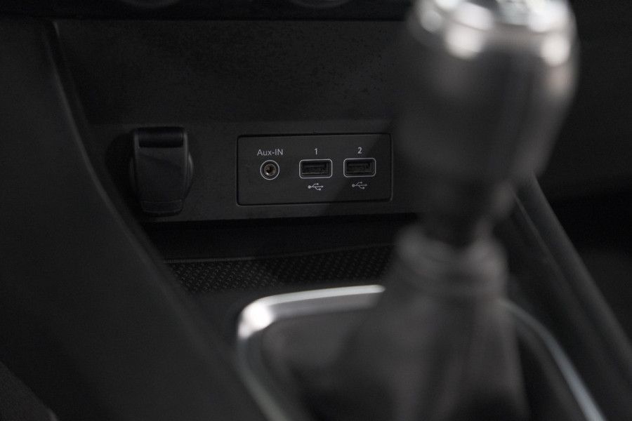 Renault Captur TCe 130 Intens | Trekhaak | Navigatie | Carplay | 18 Inch