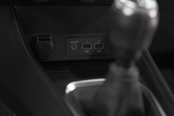 Renault Captur TCe 130 Intens | Trekhaak | Navigatie | Carplay | 18 Inch