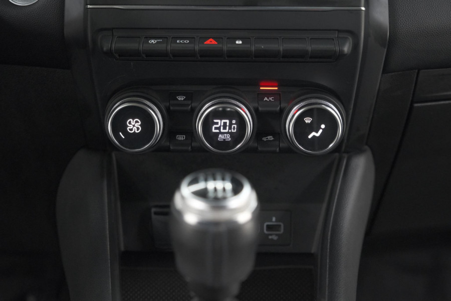 Renault Captur TCe 130 Intens | Trekhaak | Navigatie | Carplay | 18 Inch