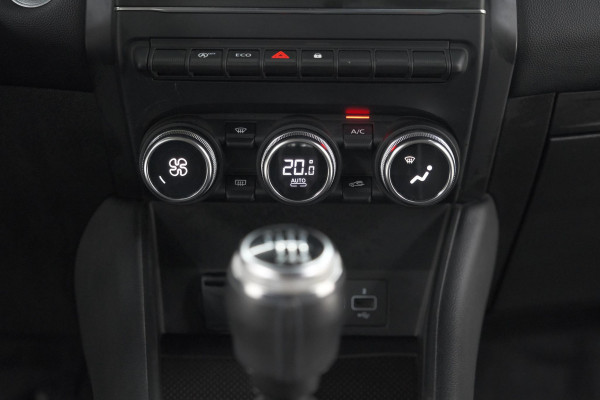 Renault Captur TCe 130 Intens | Trekhaak | Navigatie | Carplay | 18 Inch