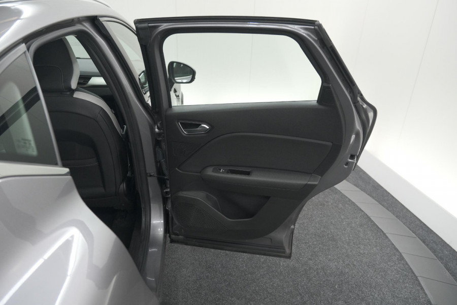 Renault Captur TCe 130 Intens | Trekhaak | Navigatie | Carplay | 18 Inch