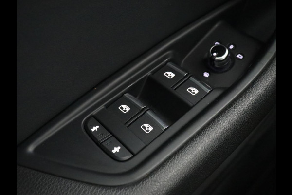 Audi A5 40 TFSI Sport S-Line edition | Carplay | Sportstoelen | Full LED | Half leder | Navigatie | Parkeerhulp | Cruise control | Bluetooth | Climate control | Sportstuur