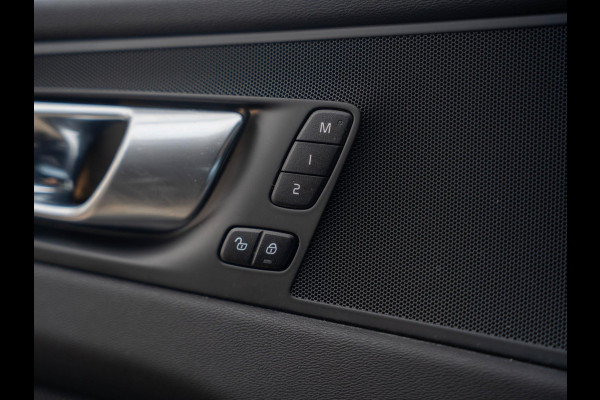 Volvo XC60 2.0 Recharge T6 AWD R-Design / Pano / Memory / Trekhaak / Blis / Camera