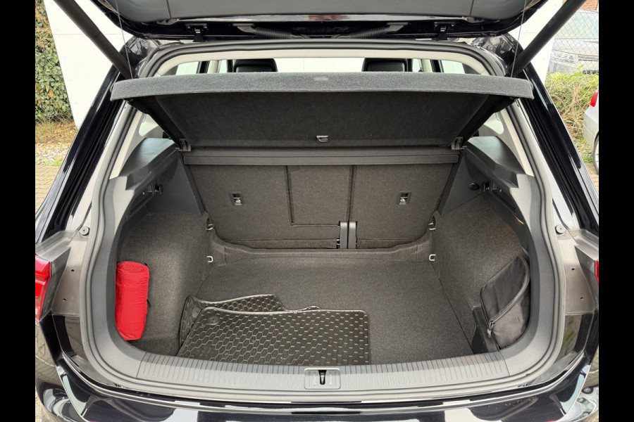 Volkswagen Tiguan 1.5 TSI Elegance | Trekhaak | ACC | IQ Light | DAB+ | HUD | 18 inch
