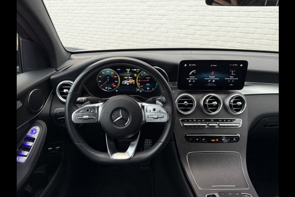 Mercedes-Benz GLC Coupé 300e 4MATIC Business Solution AMG | Trekhaak | MBUX | CarPlay | Camera | LED | 19 inch