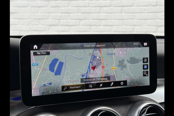 Mercedes-Benz GLC Coupé 300e 4MATIC Business Solution AMG | Trekhaak | MBUX | CarPlay | Camera | LED | 19 inch