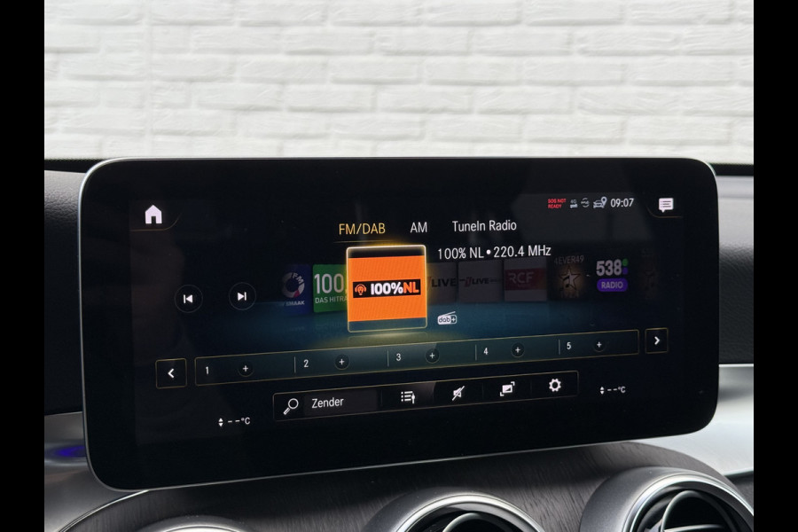 Mercedes-Benz GLC Coupé 300e 4MATIC Business Solution AMG | Trekhaak | MBUX | CarPlay | Camera | LED | 19 inch