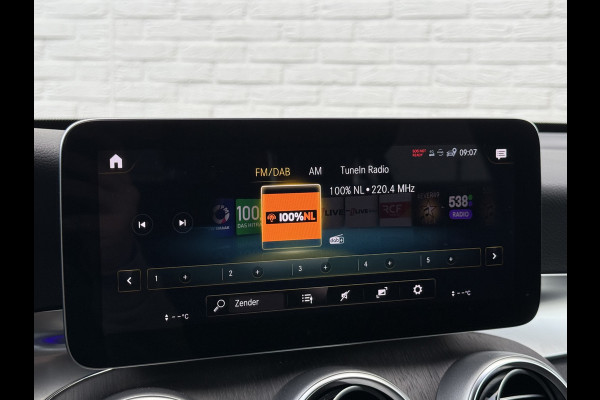 Mercedes-Benz GLC Coupé 300e 4MATIC Business Solution AMG | Trekhaak | MBUX | CarPlay | Camera | LED | 19 inch