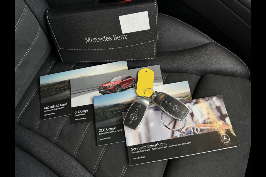 Mercedes-Benz GLC Coupé 300e 4MATIC Business Solution AMG | Trekhaak | MBUX | CarPlay | Camera | LED | 19 inch