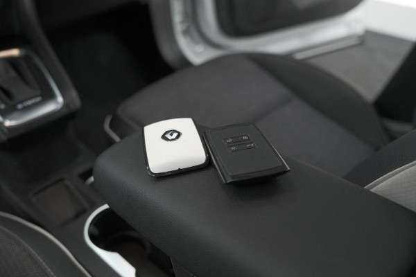 Renault Captur 1.6 E-Tech Plug-in Hybrid 160 Intens | Trekhaak | Camera | Navigatie | Parkeersensoren | Pack Winter