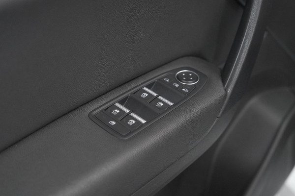 Renault Captur 1.6 E-Tech Plug-in Hybrid 160 Intens | Trekhaak | Camera | Navigatie | Parkeersensoren | Pack Winter