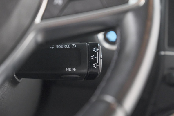 Renault Captur 1.6 E-Tech Plug-in Hybrid 160 Intens | Trekhaak | Camera | Navigatie | Parkeersensoren | Pack Winter