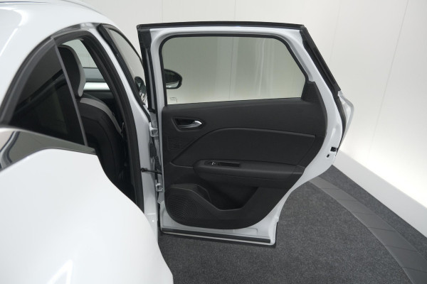 Renault Captur 1.6 E-Tech Plug-in Hybrid 160 Intens | Trekhaak | Camera | Navigatie | Parkeersensoren | Pack Winter